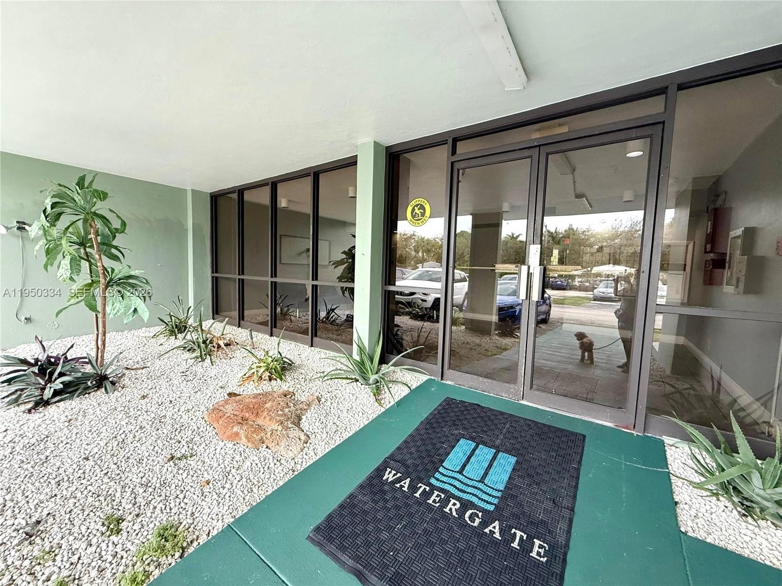 Condo 1BR 1BA - 2771 Taft St, Hollywood, FL