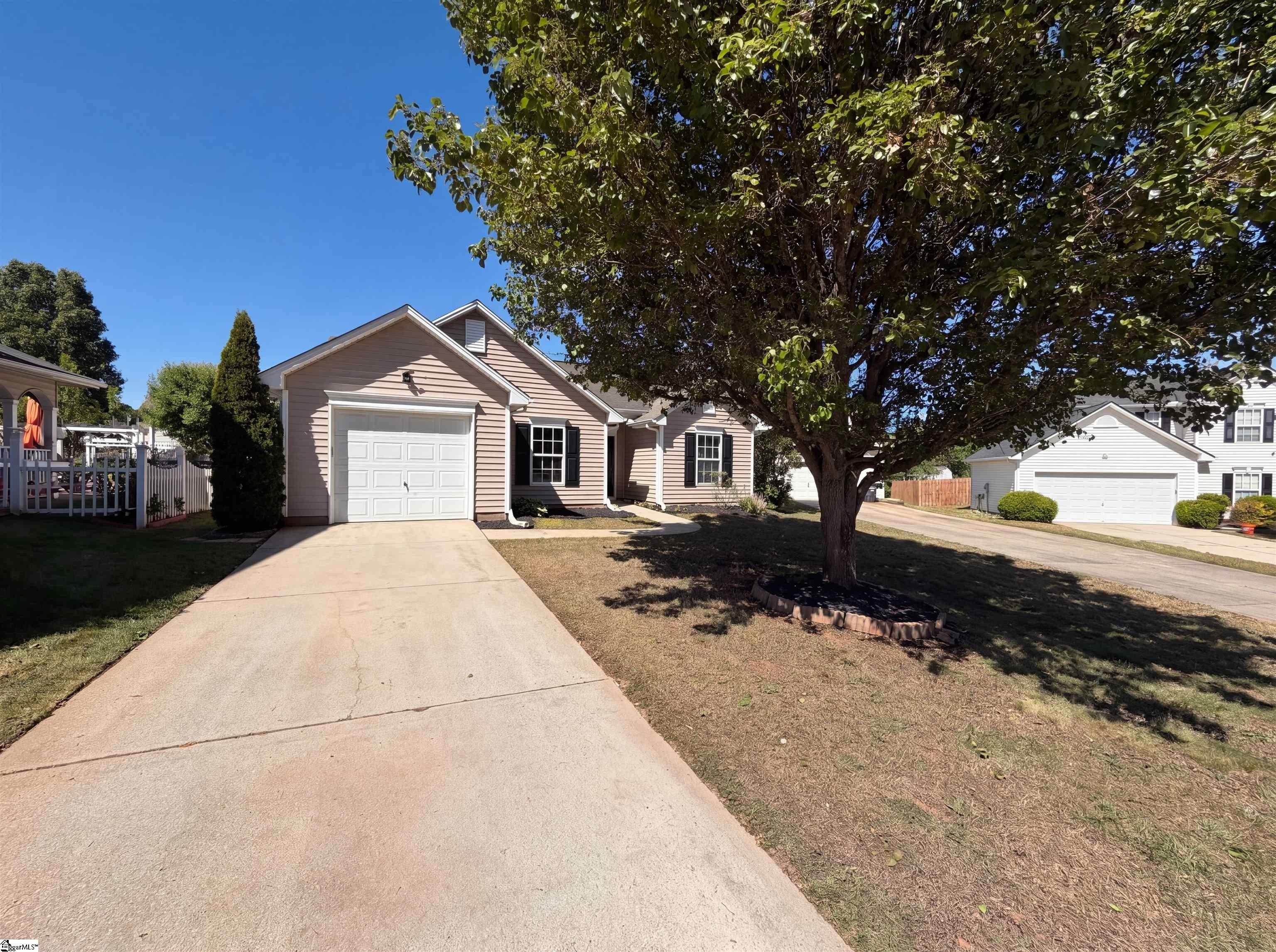 Single Family 3BR 2BA - 3 Hollow Tree Way, Greenville, SC