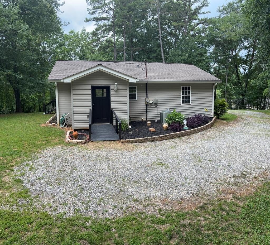Single Family 2BR 1BA - 4064 Hwy 325, Blairsville, GA