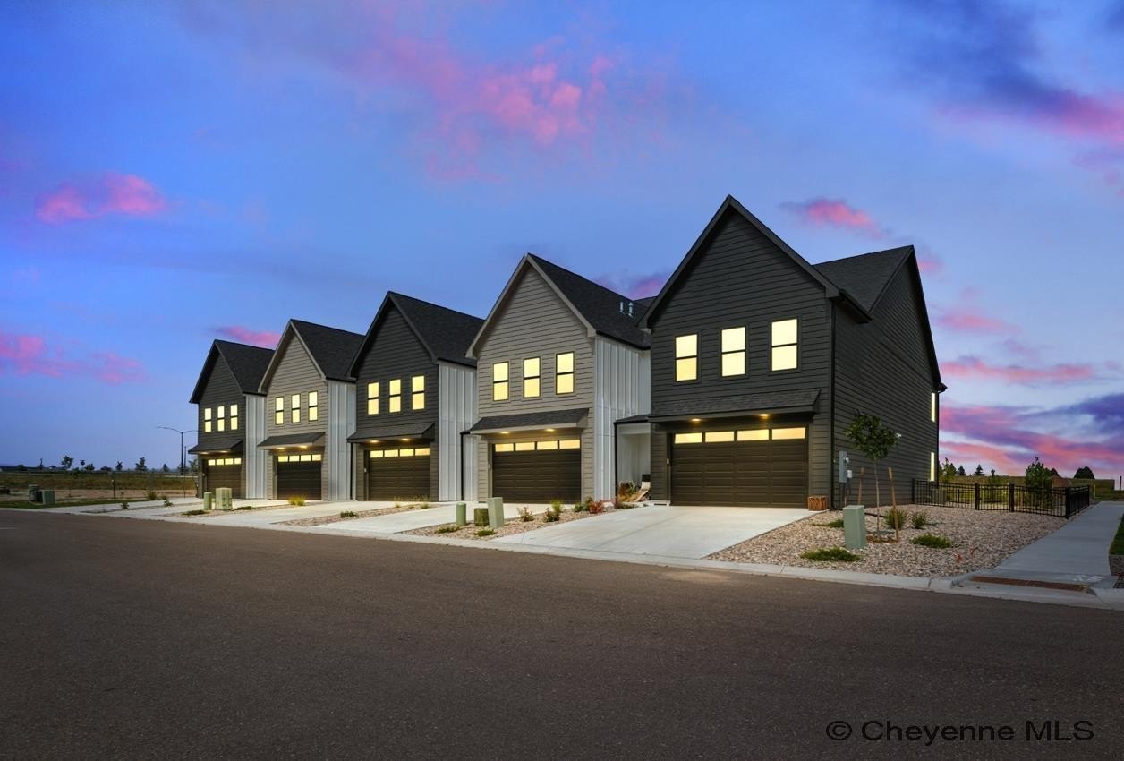 Single Family 3BR 3BA - 1428 BIG MEADOW DR, Cheyenne, WY