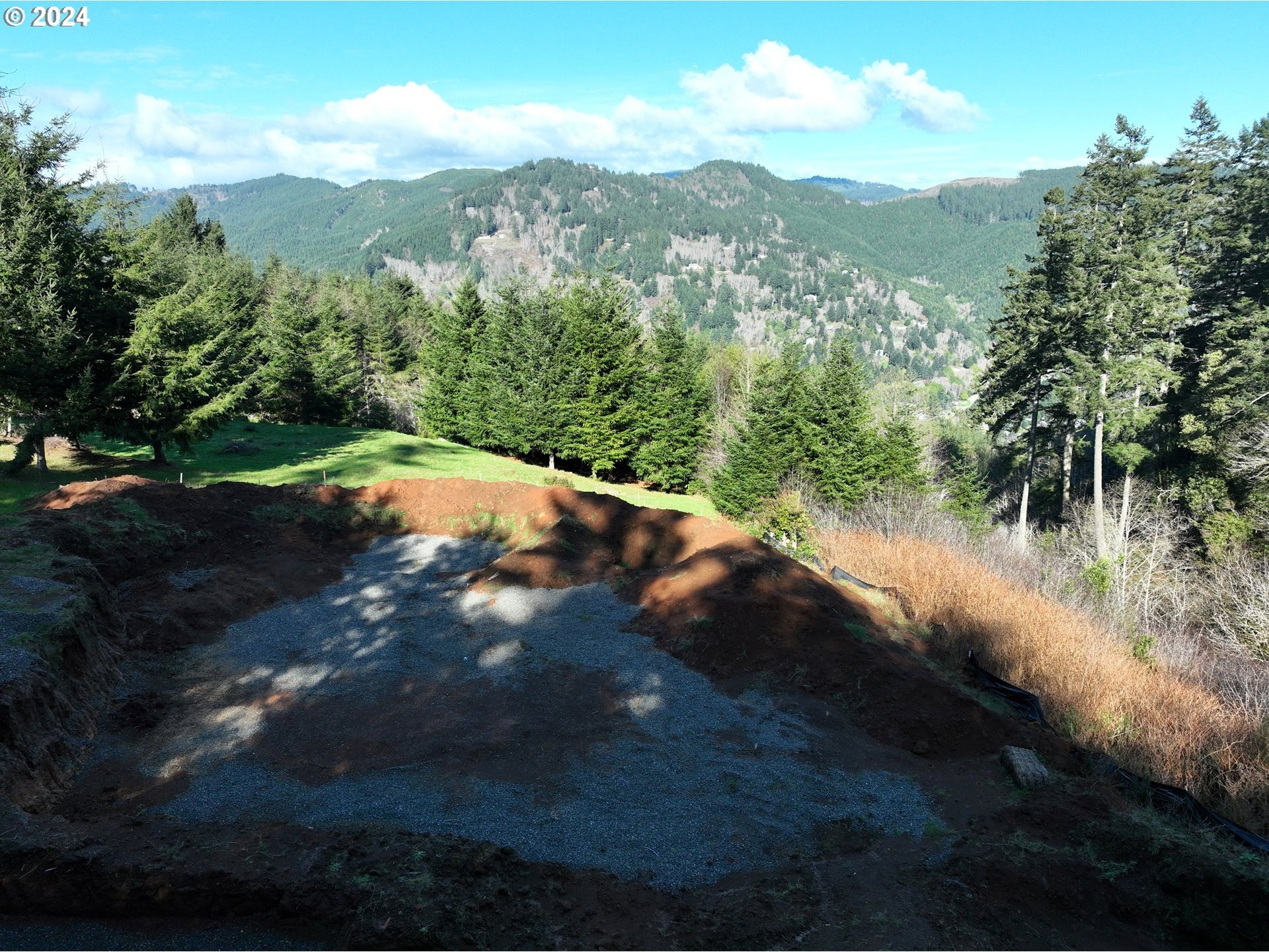 Single Family - 98215 Sunforest Ct, Brookings, OR