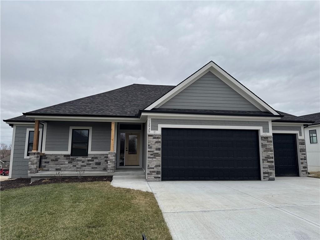 Single Family 5BR 4BA - 12935 N Champanel Way, Platte City, MO