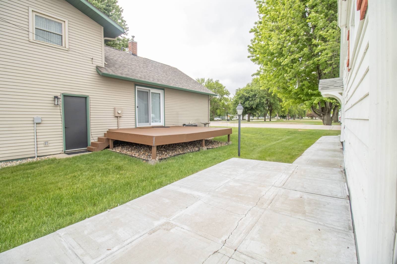 Single Family 2BR 2BA - 1815 15th St, Rock Valley, IA