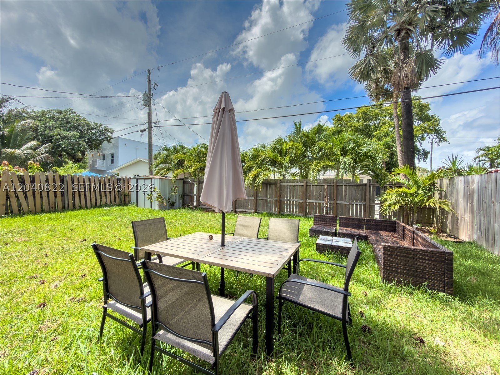 Single Family 4BR 3BA - 1813 SW 10th St, Fort Lauderdale, FL