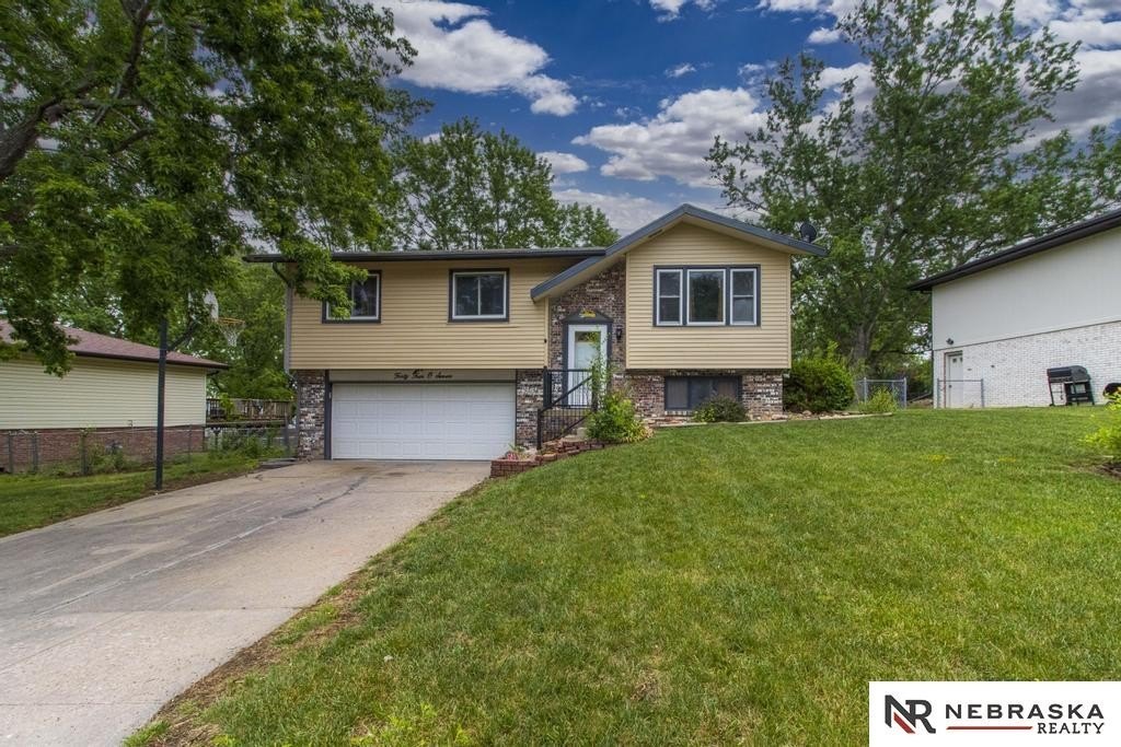 Single Family 3BR 2BA - 4407 Hallcliffe Road, Lincoln, NE