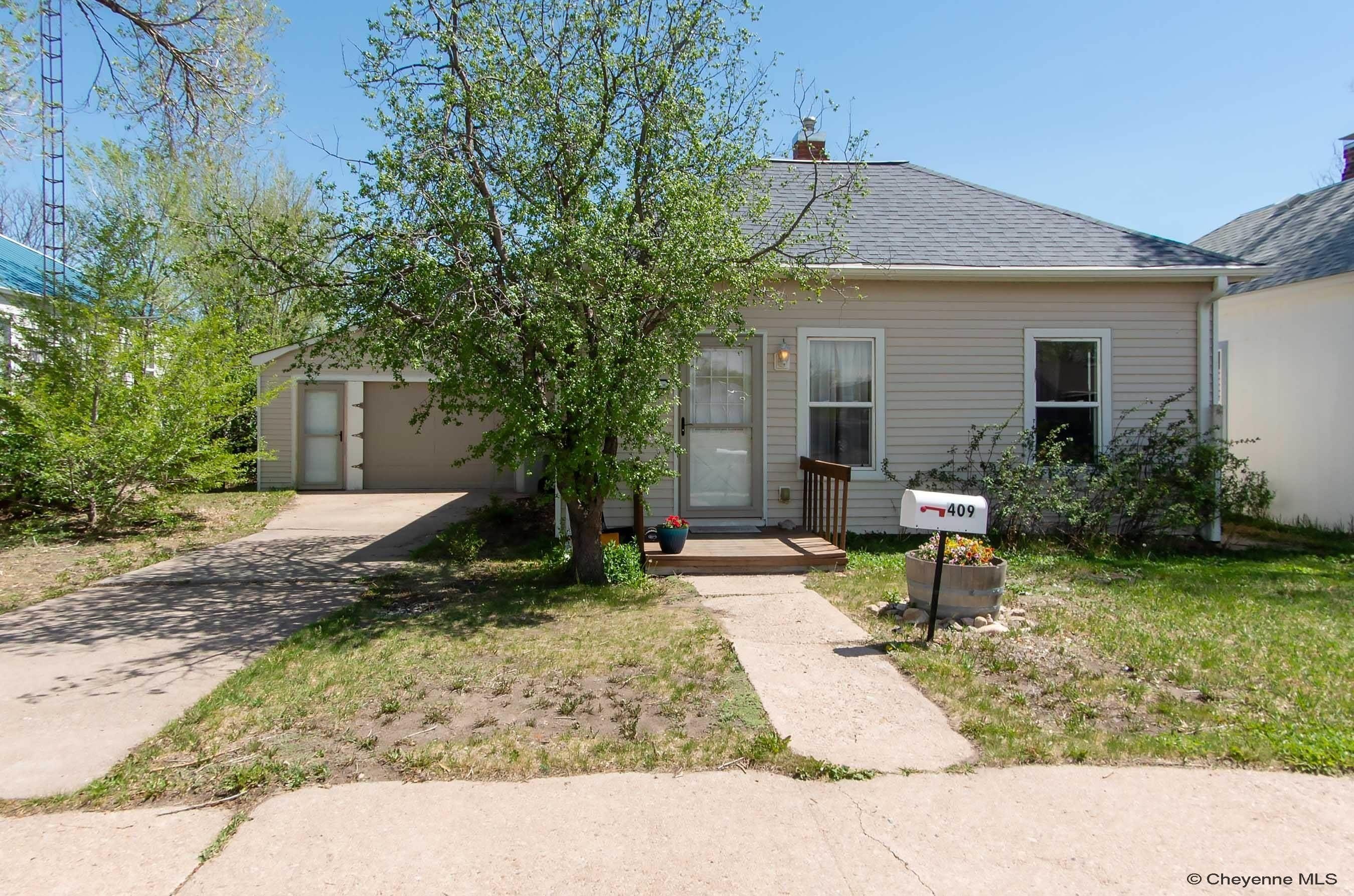 Single Family 2BR 2BA - 409 E 7TH ST, Cheyenne, WY