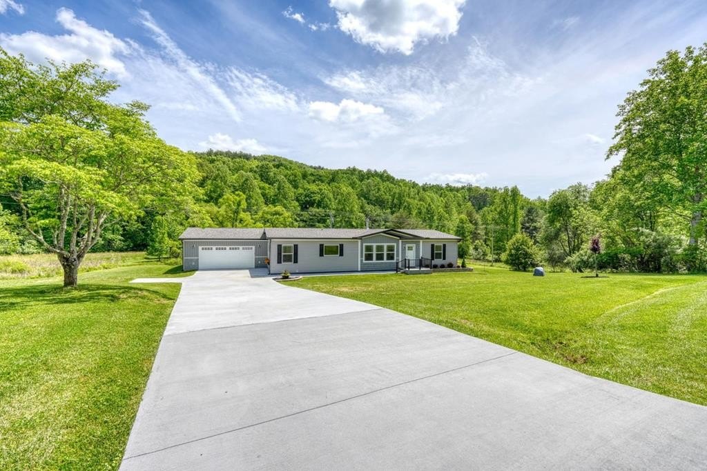 Single Family 3BR 2BA - 2514 Skeenah Gap Road, Suches, GA