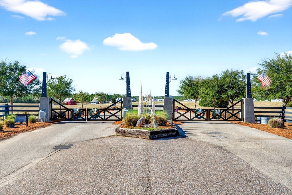 Single Family - 9 Lure Line, Lumberton, MS