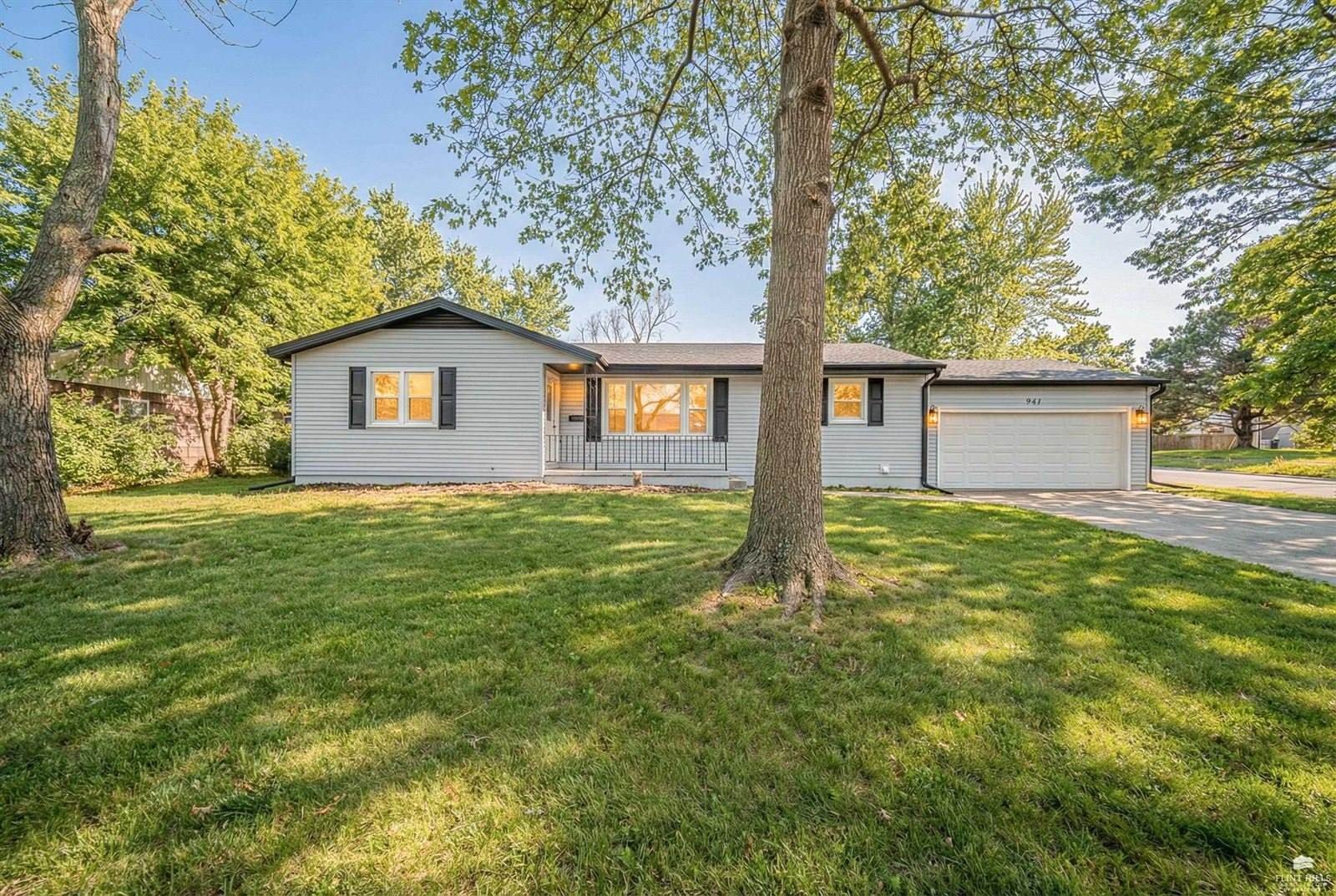 Single Family 4BR 3BA - 941 Cedar Street, Junction City, KS