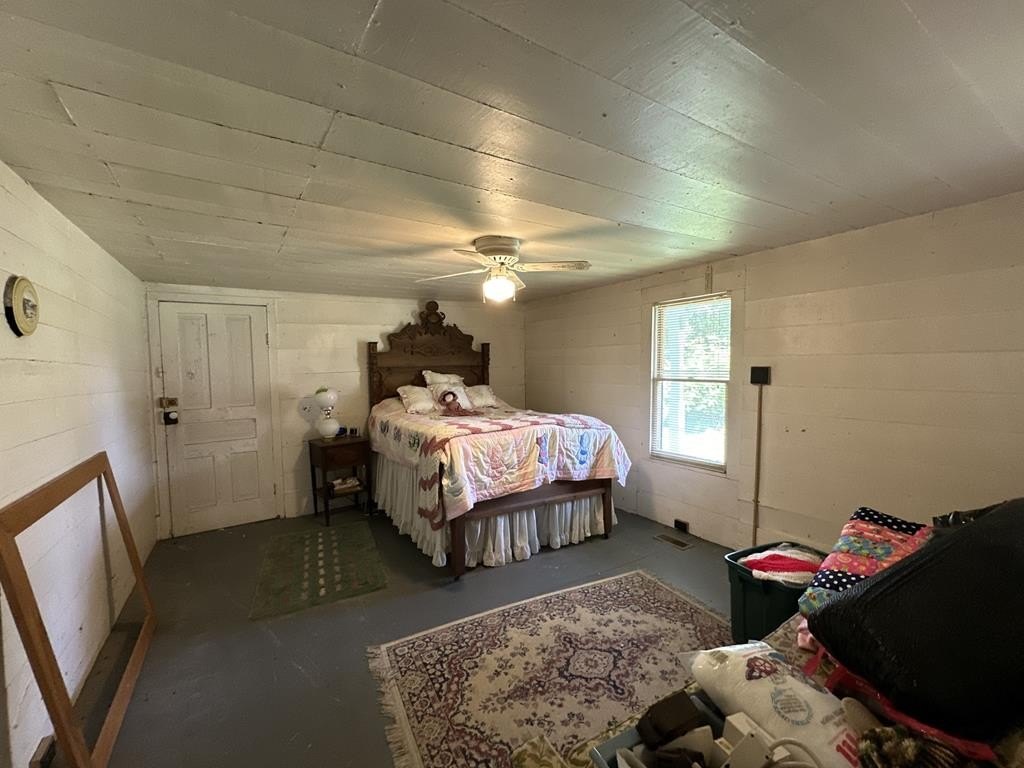 Single Family 3BR 1BA - 634 Appalachian Trl, Fancy Gap, VA