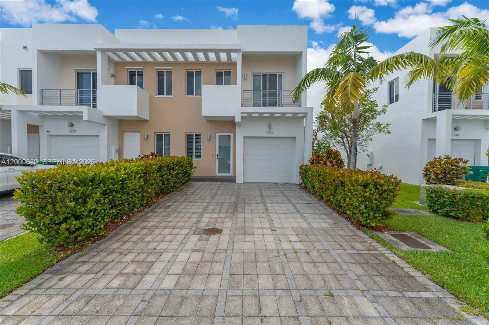 Single Family 3BR 3BA - 7234 NW 103rd Path, Doral, FL