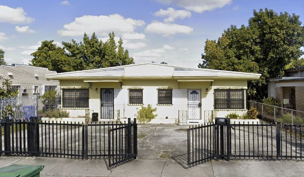Duplex 2BR 2BA - 2009 NW 34th St, Miami, FL