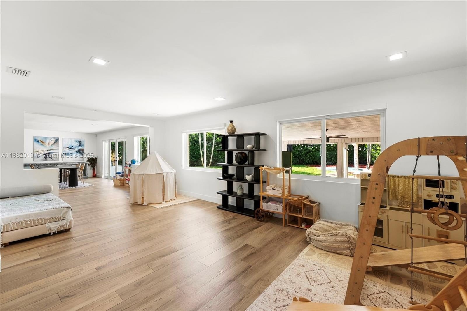 Single Family 3BR 4BA - 21000 NE 18th Ct, Miami, FL