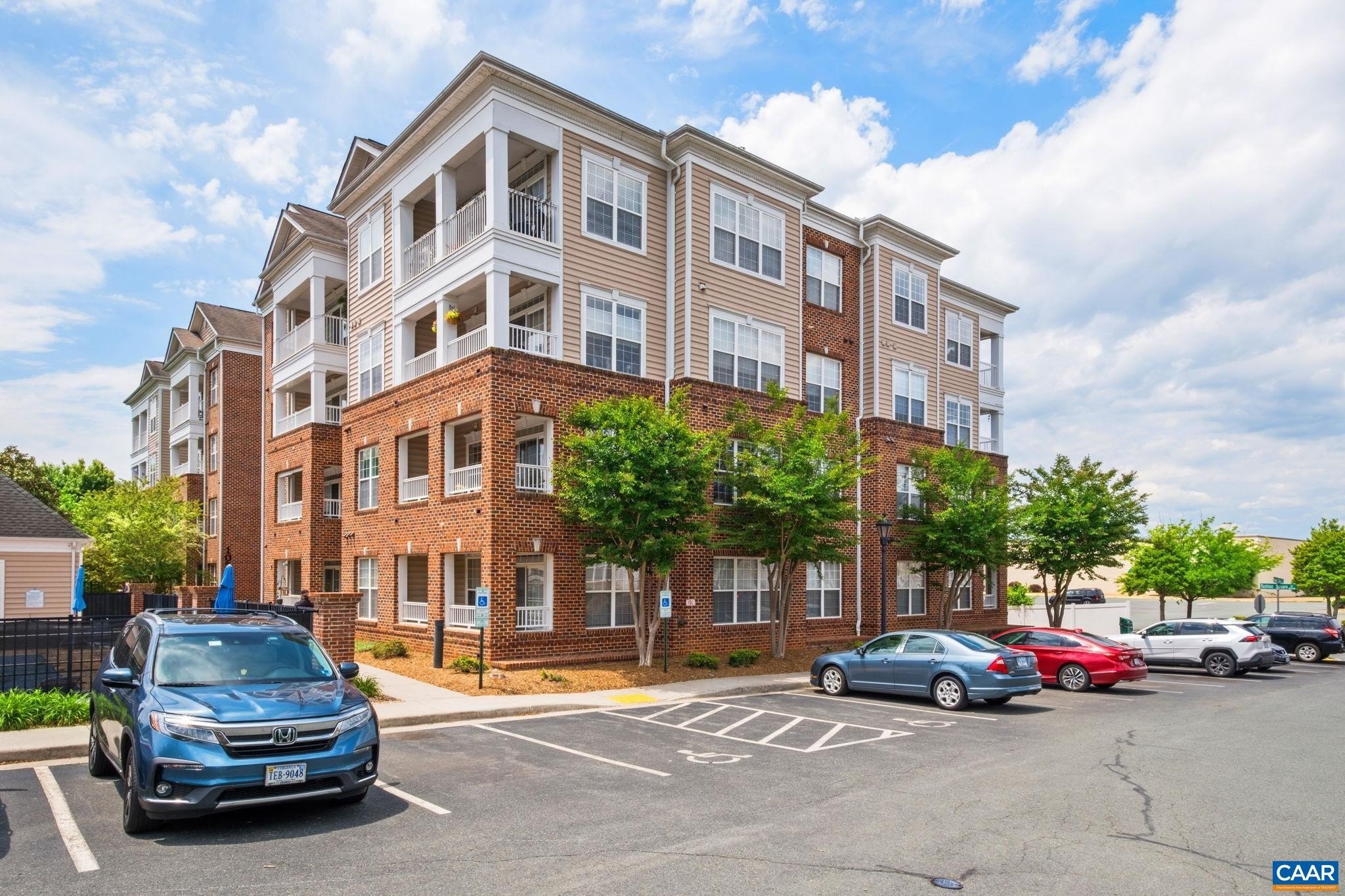 Condo 3BR 3BA - 1051 GLENWOOD STATION LN, CHARLOTTESVILLE, VA