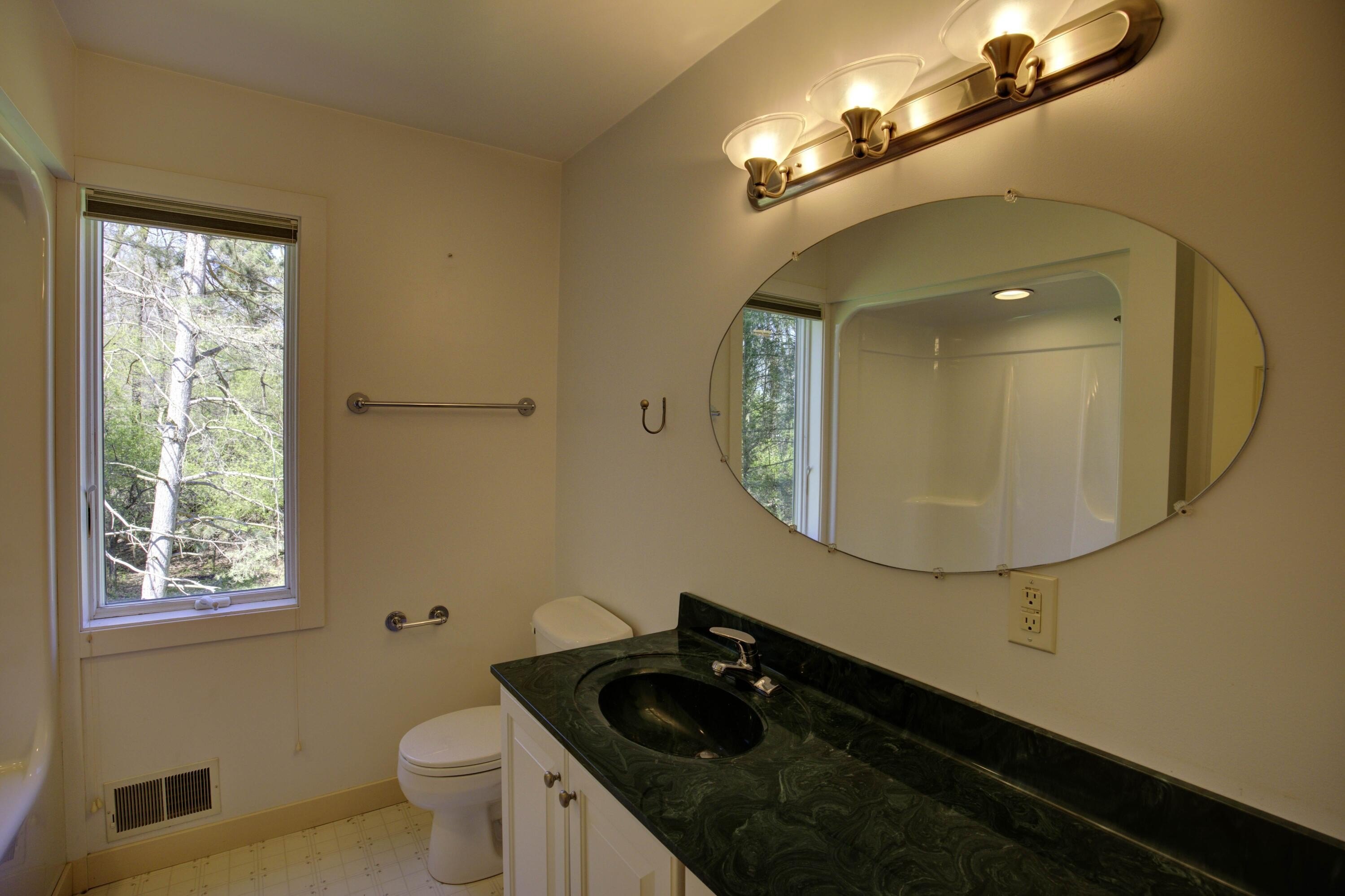 Single Family 4BR 4BA - 3678 W Primilia Lane, Jackson, MI
