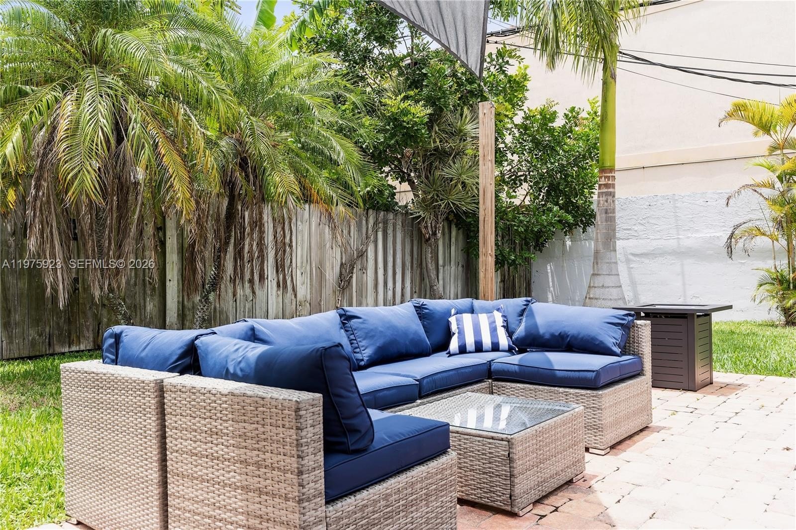 Single Family 3BR 3BA - 617 NW 30th Ct, Wilton Manors, FL