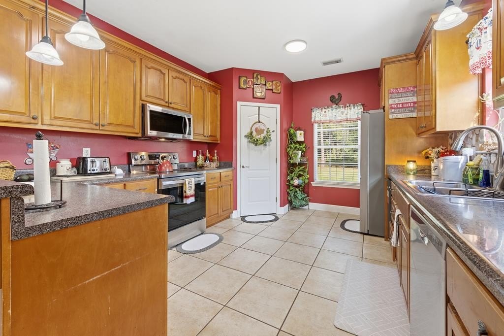 Single Family 5BR 2BA - 150 Hathcock Rd, Apalachicola, FL