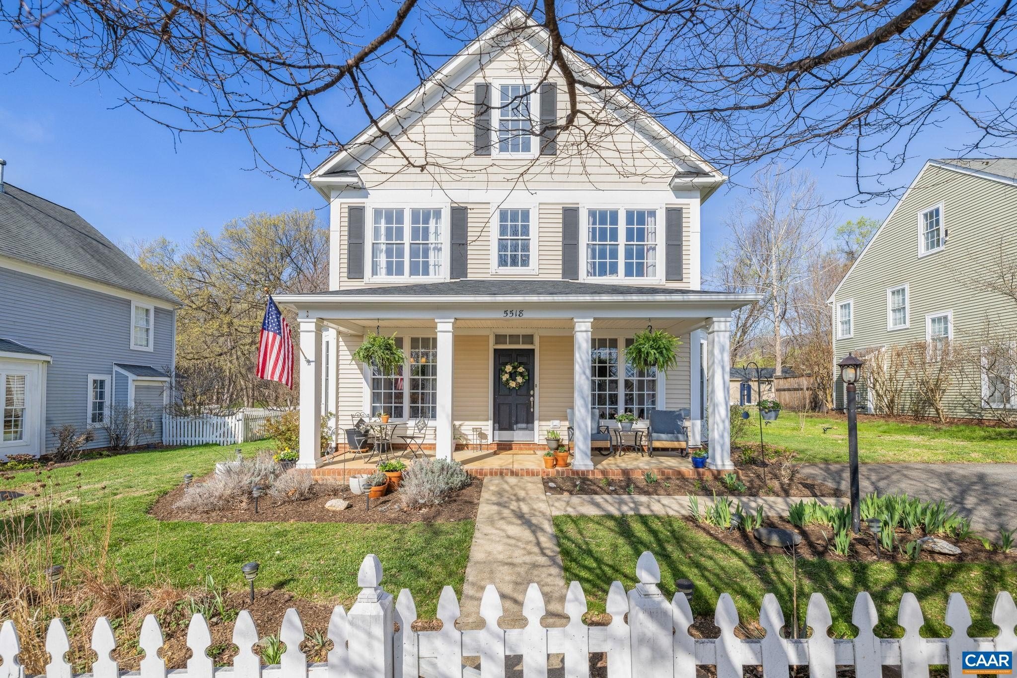 Single Family 4BR 3BA - 5518 HILL TOP ST, CROZET, VA