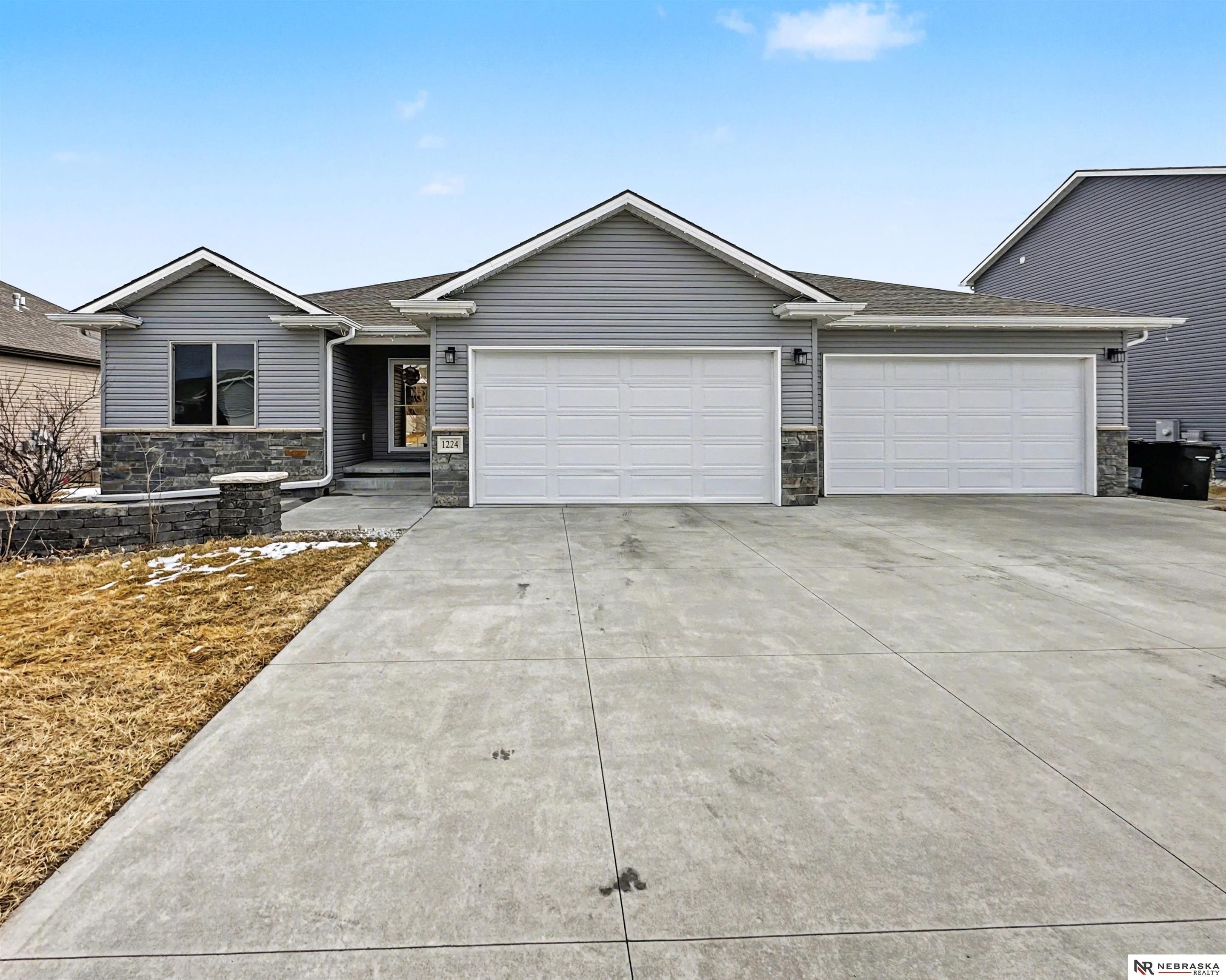 Single Family 6BR 3BA - 1224 N 100th Street, Lincoln, NE