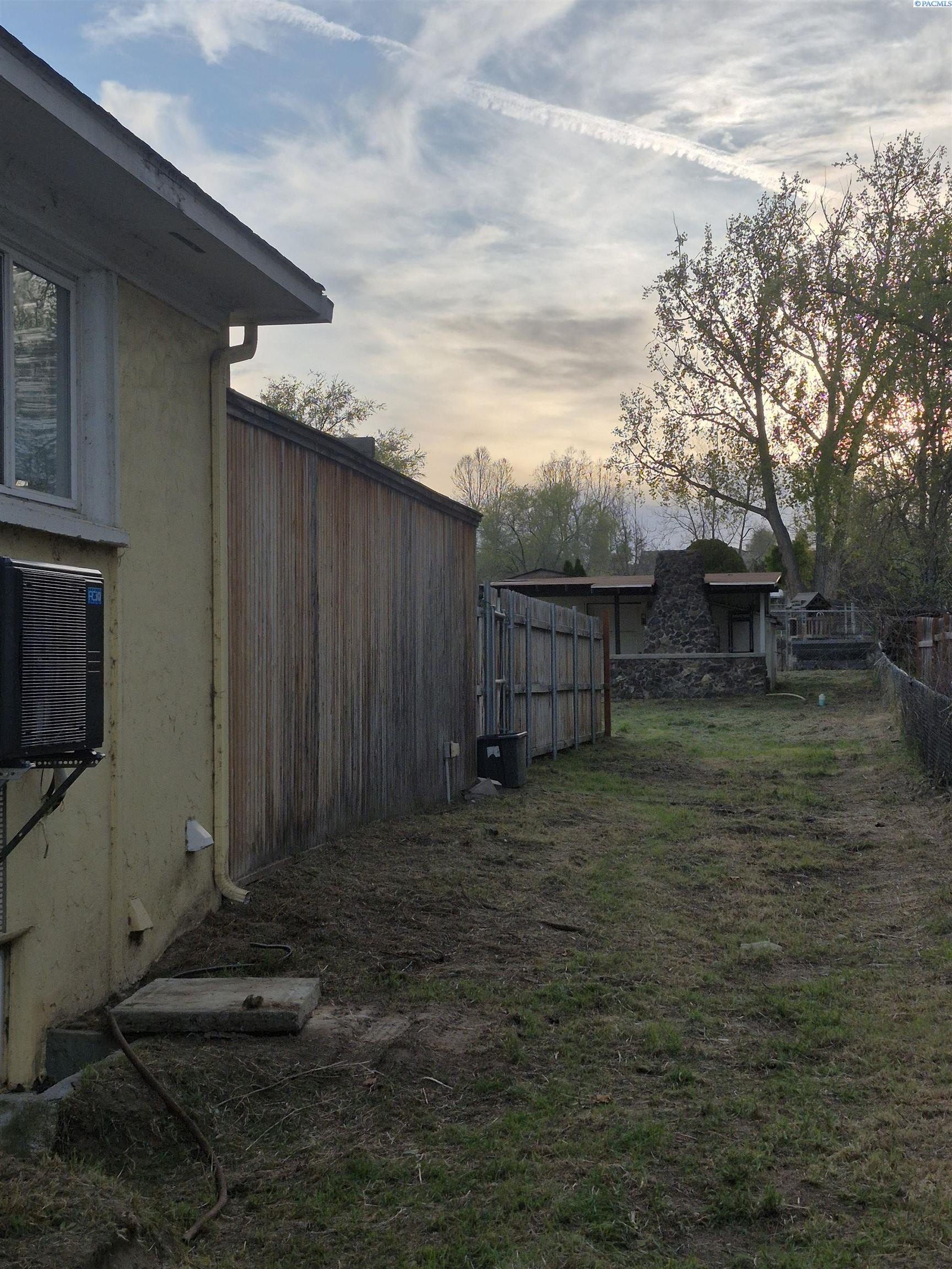 Other 3BR 2BA - 393 S 41st Ave, West Richland, WA