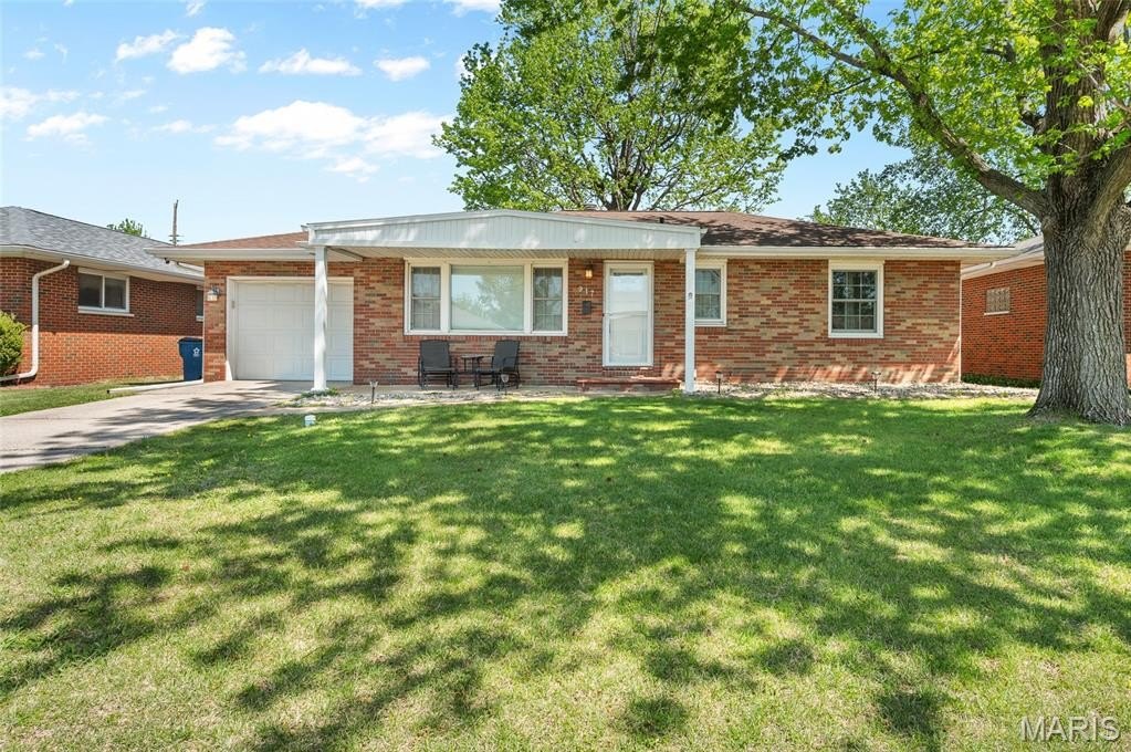 Single Family 3BR 2BA - 917 Willow Street, Wood River, IL