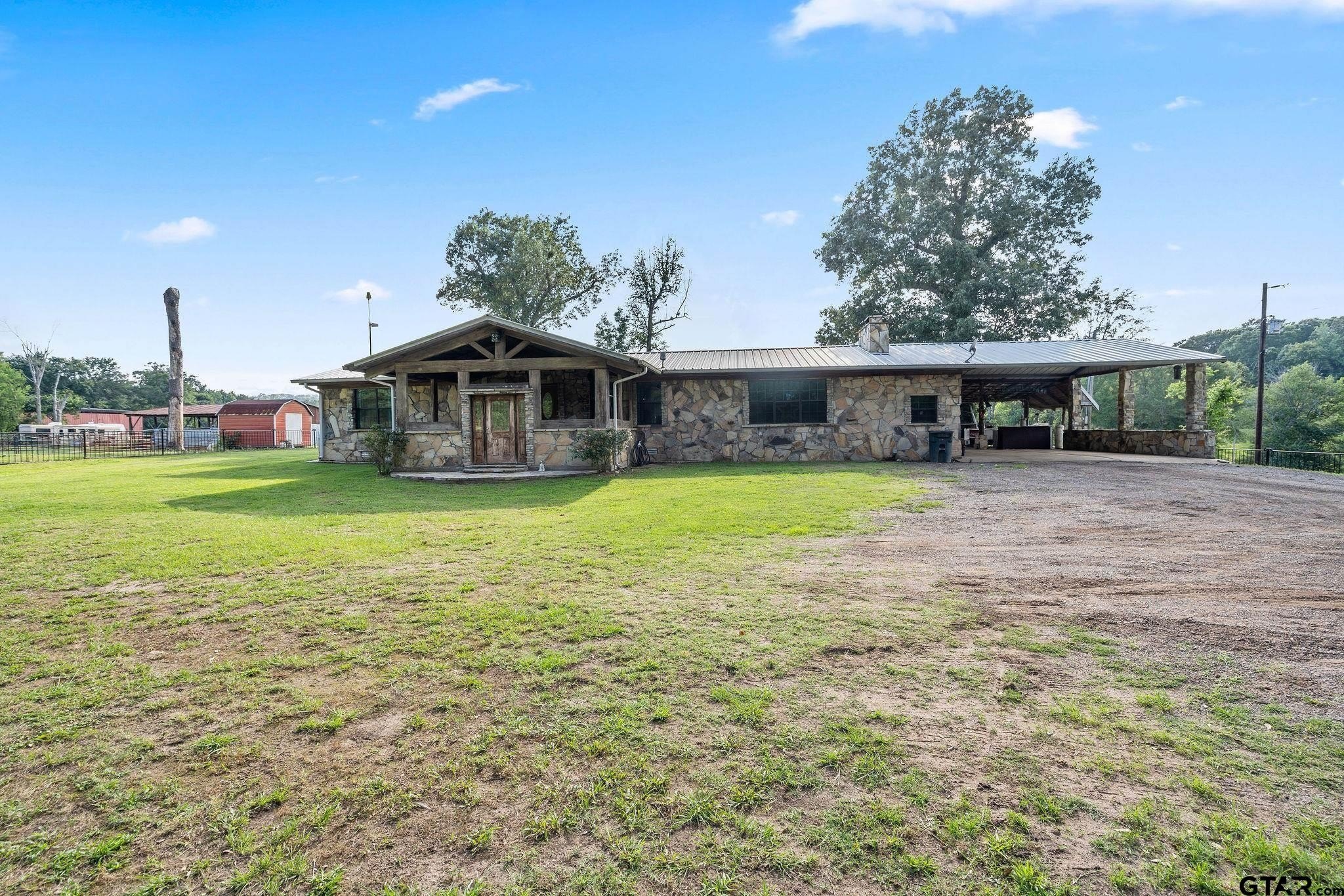 Single Family 3BR 2BA - 2711 N FM 250, Hughes Springs, TX