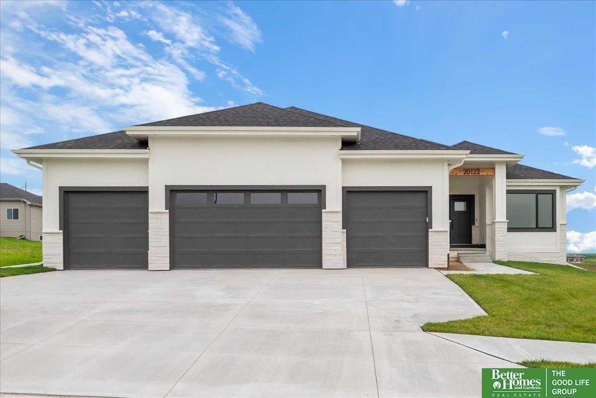 Single Family 5BR 3BA - 5725 197th Avenue, Elkhorn, NE