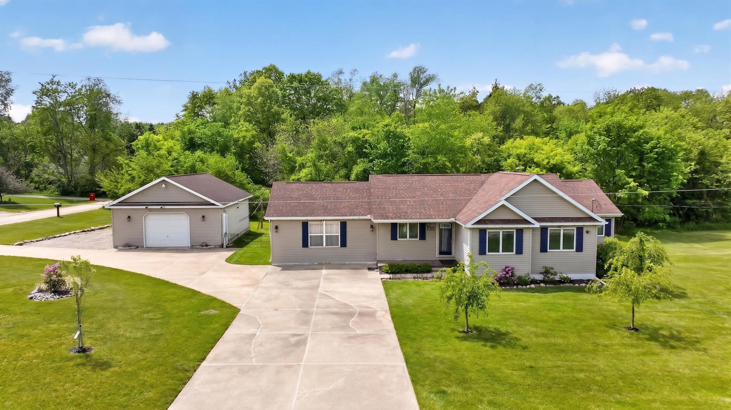 Single Family 4BR 3BA - 10740 Montview Drive, Jerome, MI