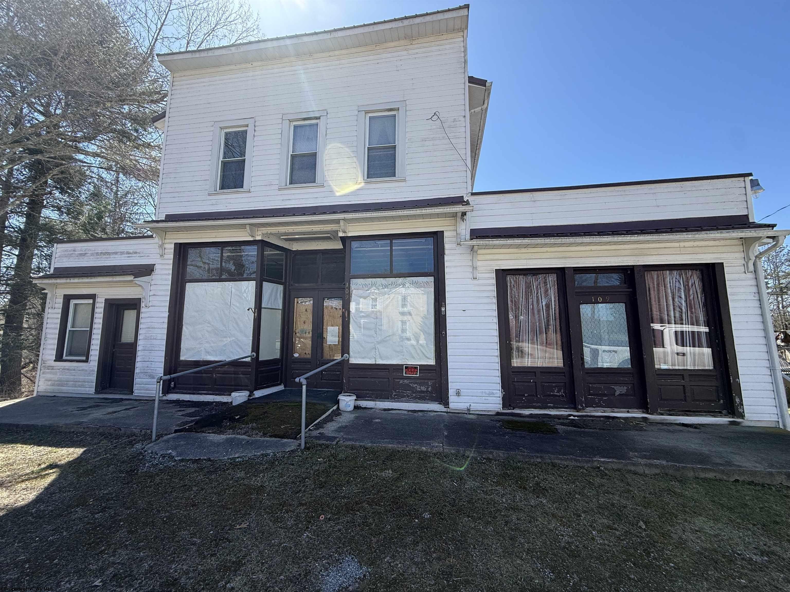 Single Family 5BR 2BA - 109 Old Route 28 Road, Arbovale, WV