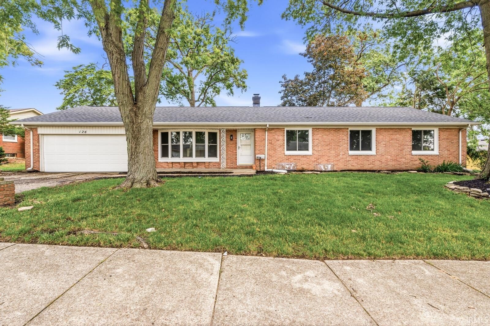 Single Family 4BR 2BA - 126 Woodhill Lane, South Bend, IN