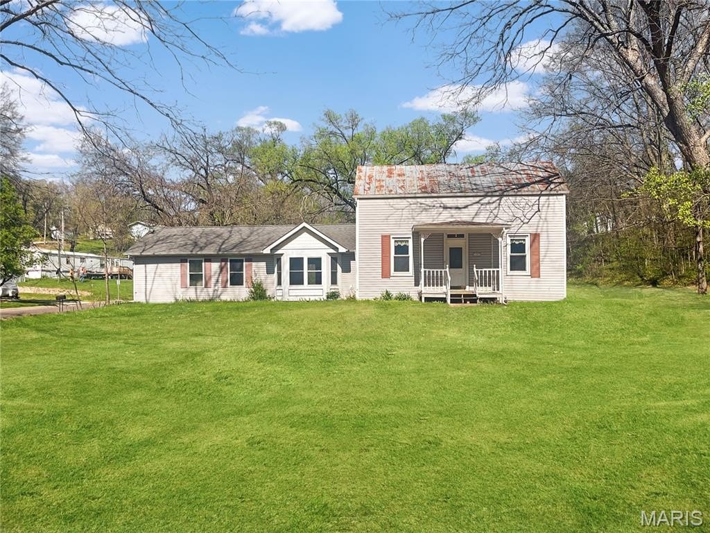 Single Family 2BR 2BA - 1001 Olive Street, New Haven, MO