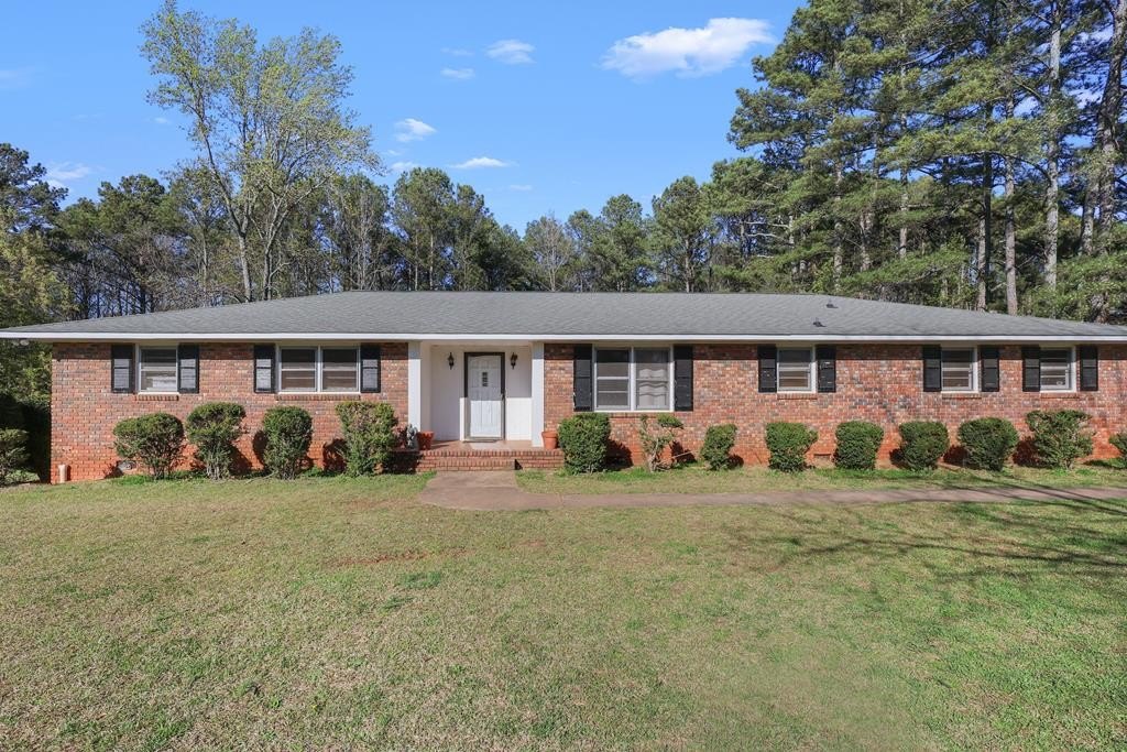 Single Family 3BR 2BA - 1620 Pinson Farm Rd, Belton, SC