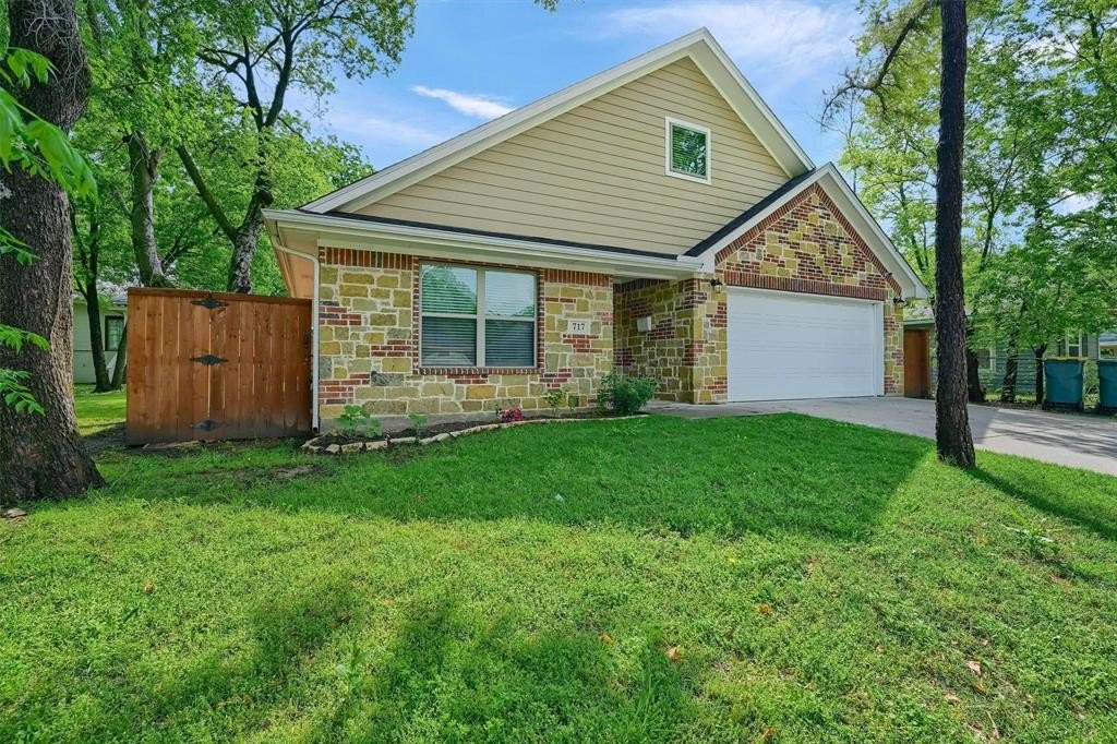 Single Family 3BR 2BA - 717 S Elm Street, Sherman, TX
