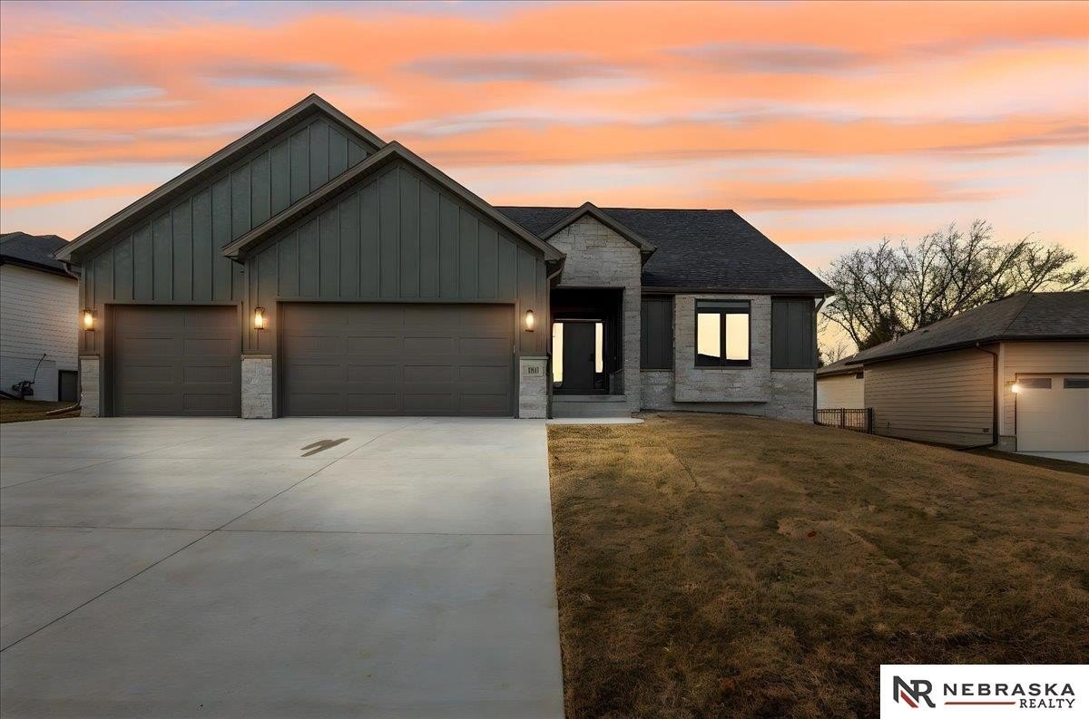 Single Family 4BR 4BA - 1031 S 88th Street, Lincoln, NE