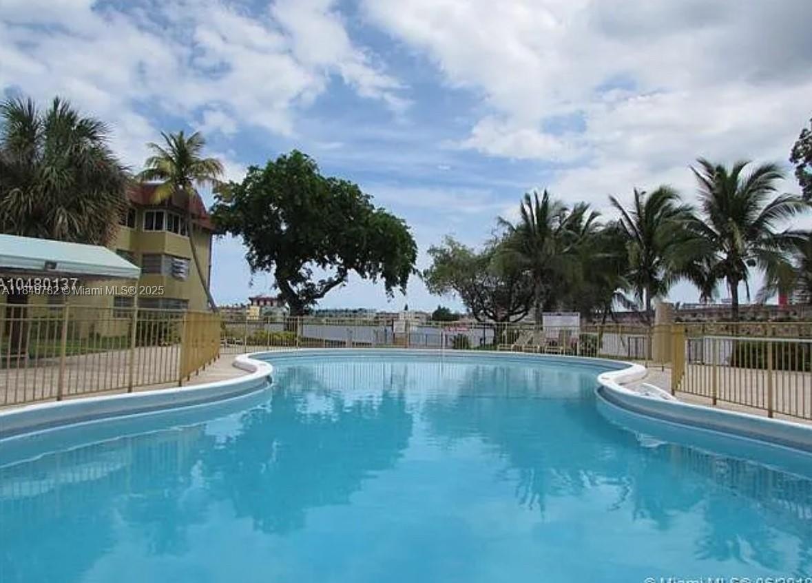 Condo 2BR 2BA - 1530 NE 191st St, Miami, FL