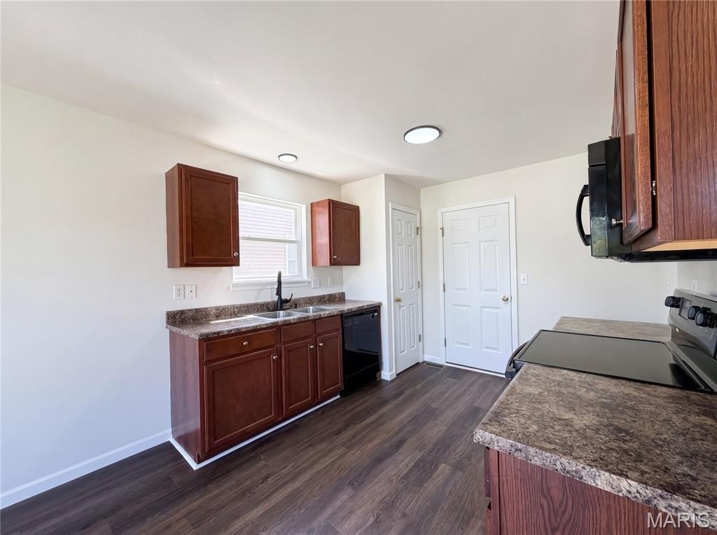Single Family 2BR 2BA - 212 Wabash Woods Way, O'Fallon, MO