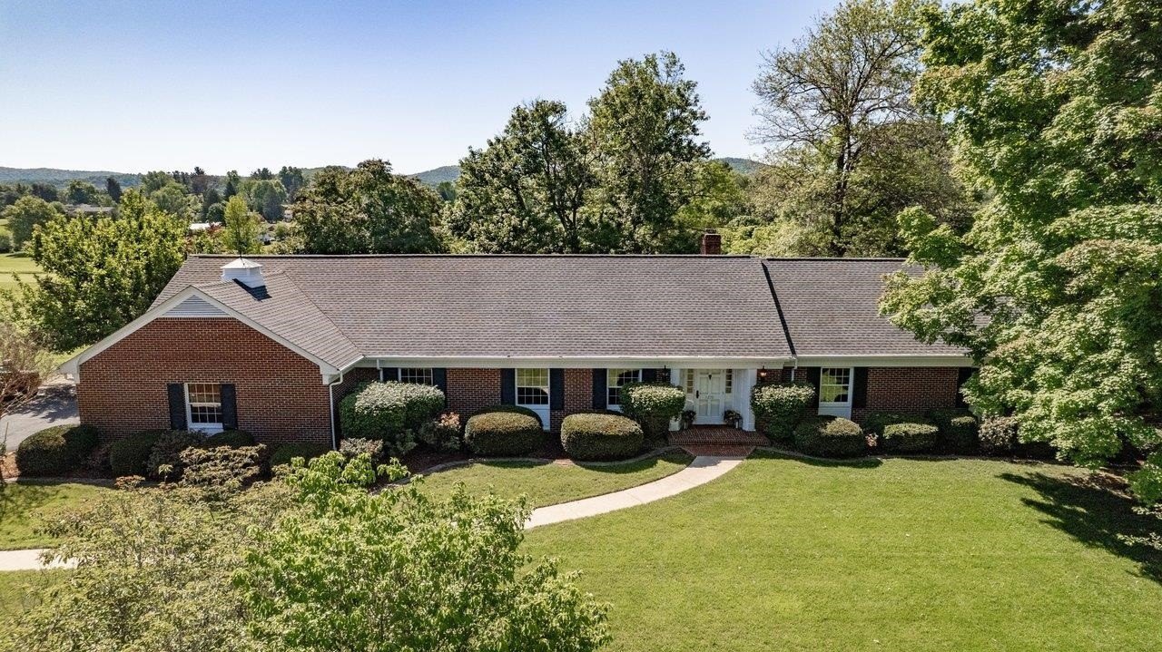 Single Family 5BR 4BA - 1270 NOVA DR, WAYNESBORO, VA