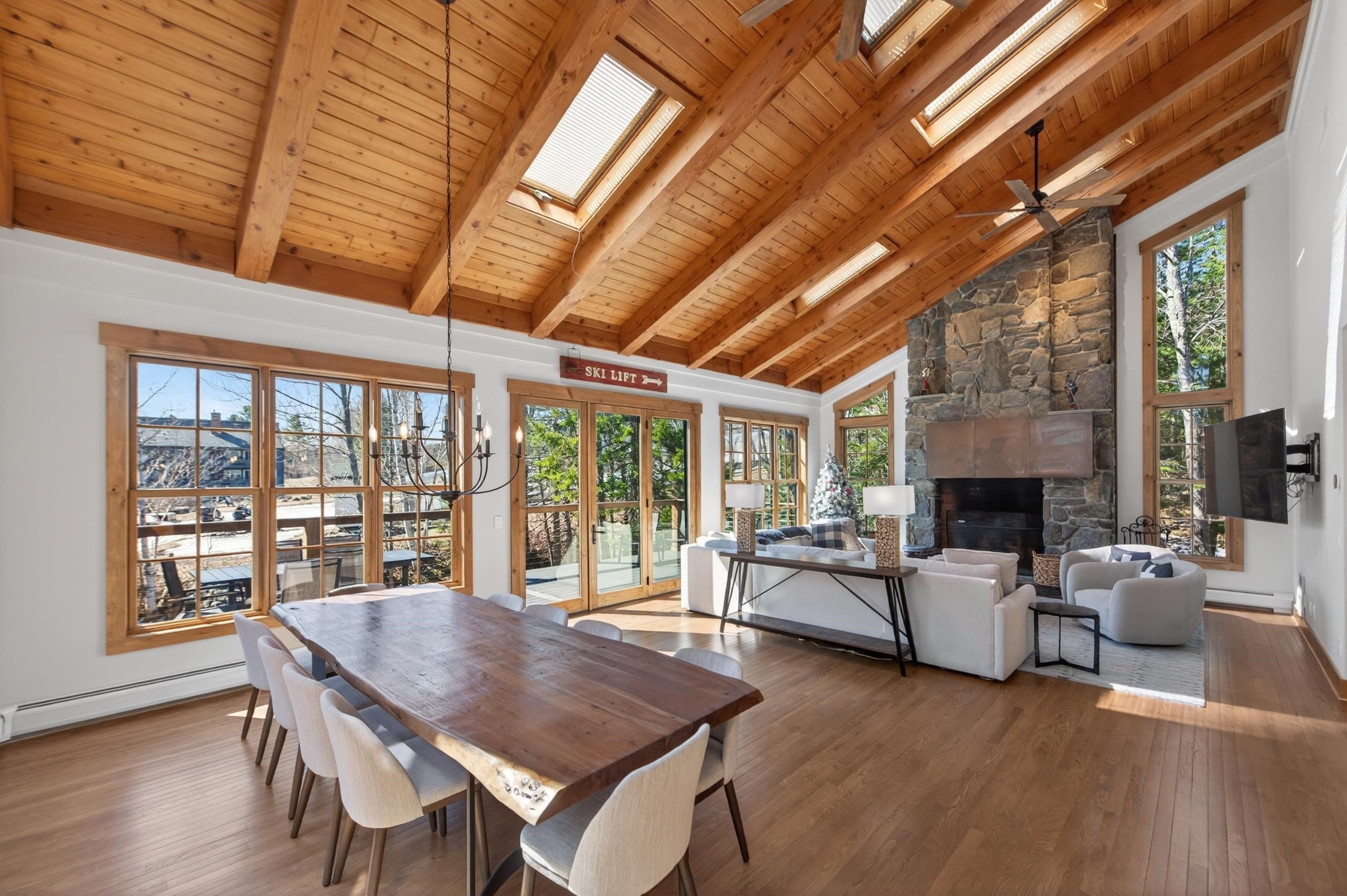 Single Family 6BR 6BA - 3 Slopeside Road, Dover, VT