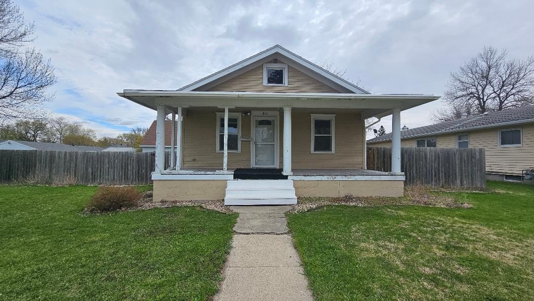 Single Family 1BR 1BA - 817 S 10th Street, Aberdeen, SD