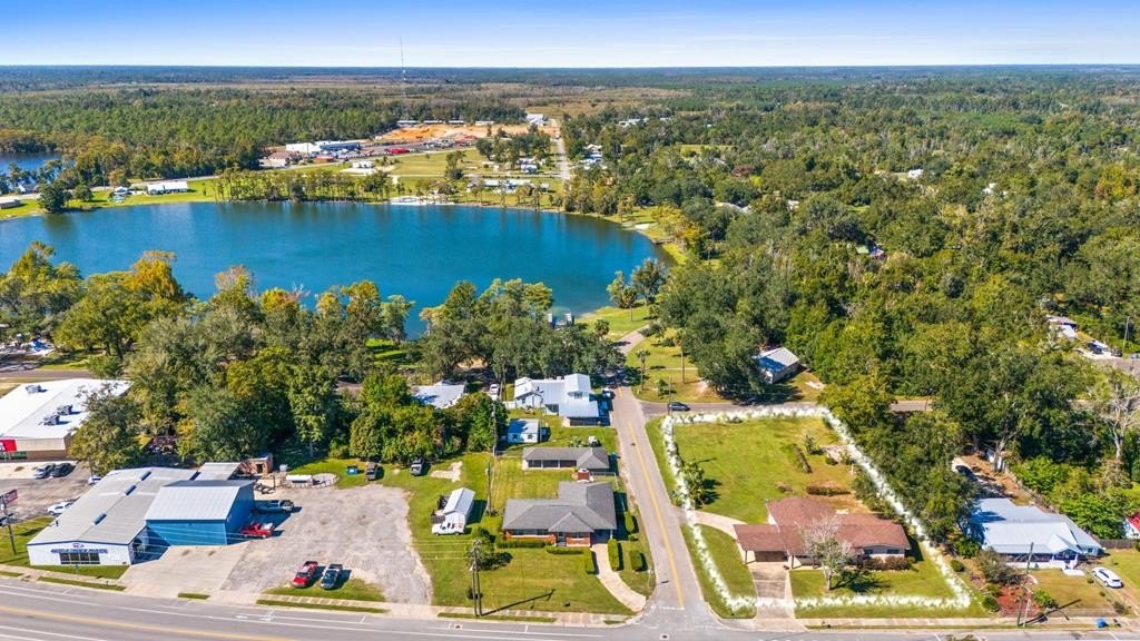 Single Family 3BR 2BA - 411 Hwy 71 N, Wewahitchka, FL