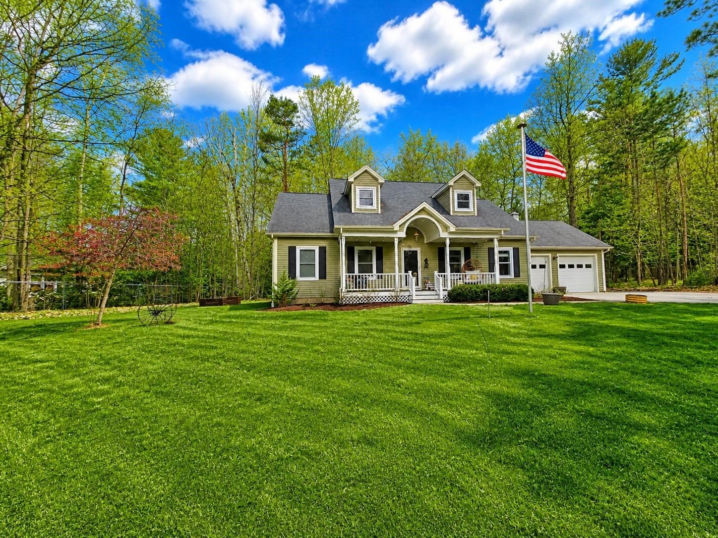 Single Family 3BR 4BA - 9 Clover Lane, Newport City, VT