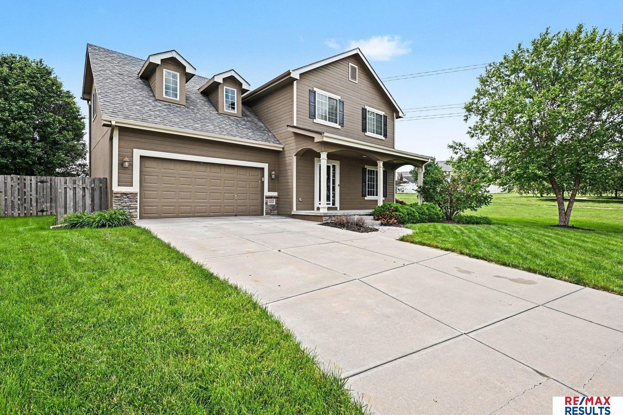 Single Family 5BR 4BA - 11171 Prospect Street, Papillion, NE