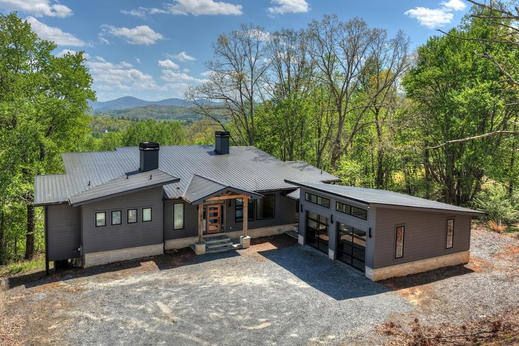Single Family 3BR 4BA - 315 Blue Berry Ridge, Morganton, GA