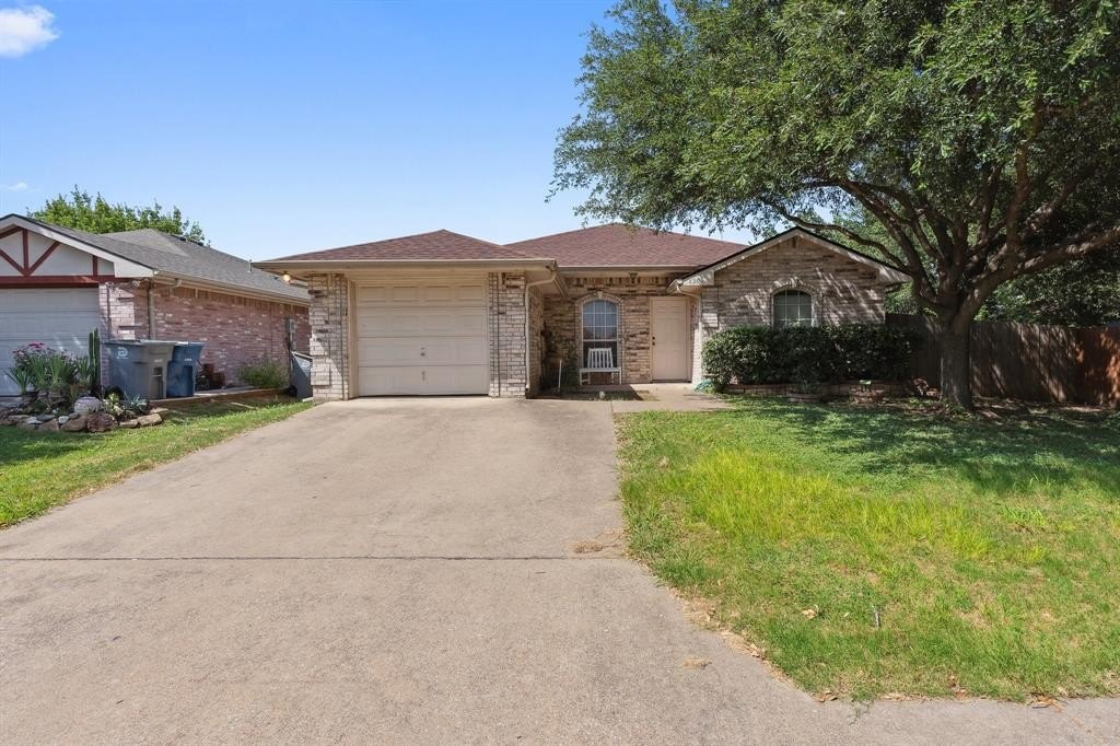 Single Family 3BR 2BA - 636 Yarrow Circle, Dallas, TX