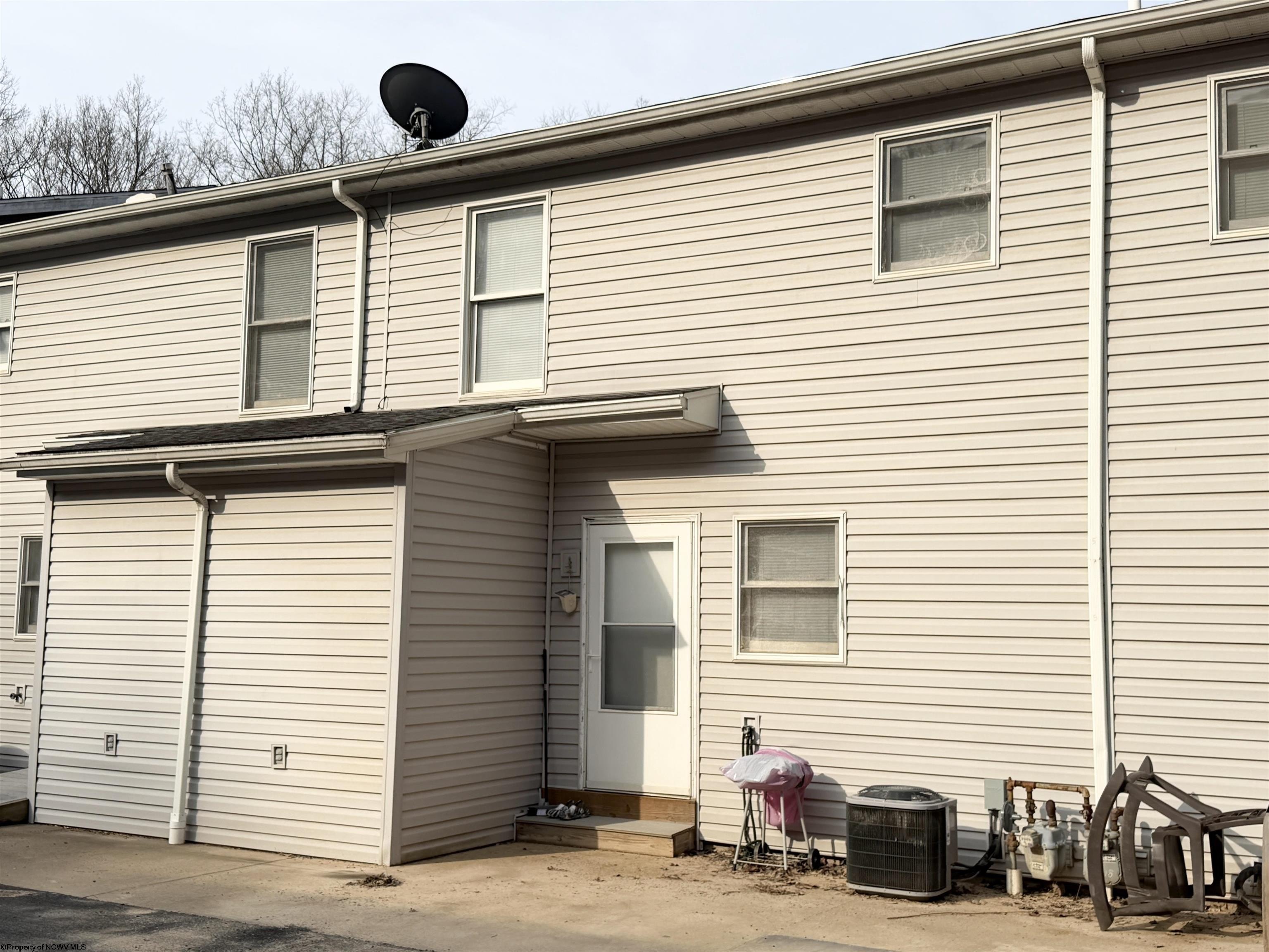 Single Family 2BR 2BA - 38 Cliffside Drive, Morgantown, WV