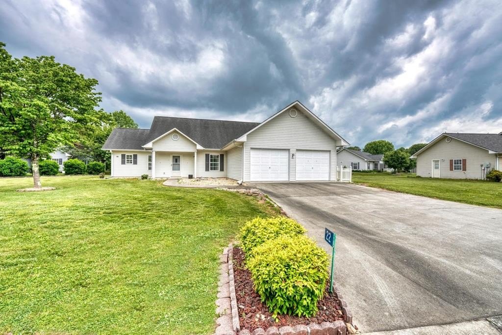 Single Family 2BR 2BA - 22 Sunset Court, Blue Ridge, GA