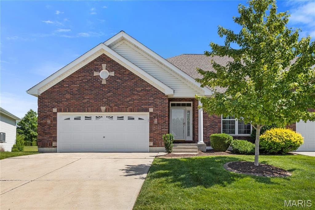 Single Family 3BR 3BA - 2438 Golden Bear Way, Wentzville, MO
