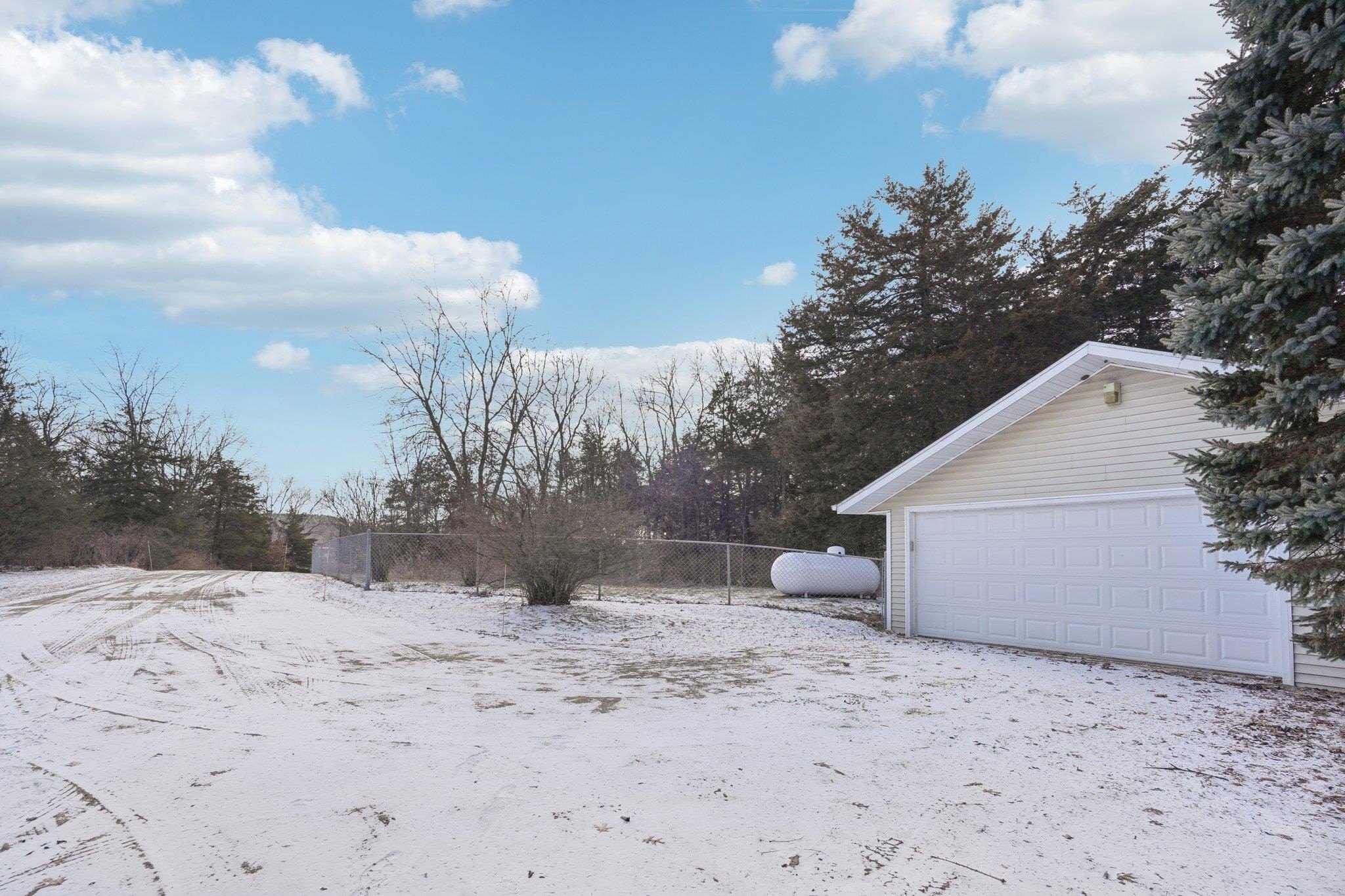 Single Family 2BR 1BA - W10892 County Road V, Lodi, WI