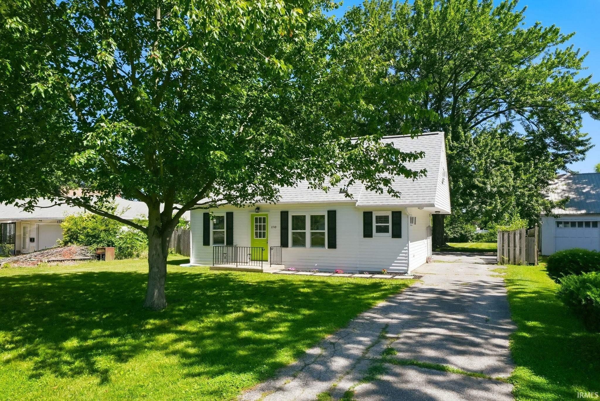 Single Family 4BR 1BA - 1710 Lower Huntington Road, Fort Wayne, IN