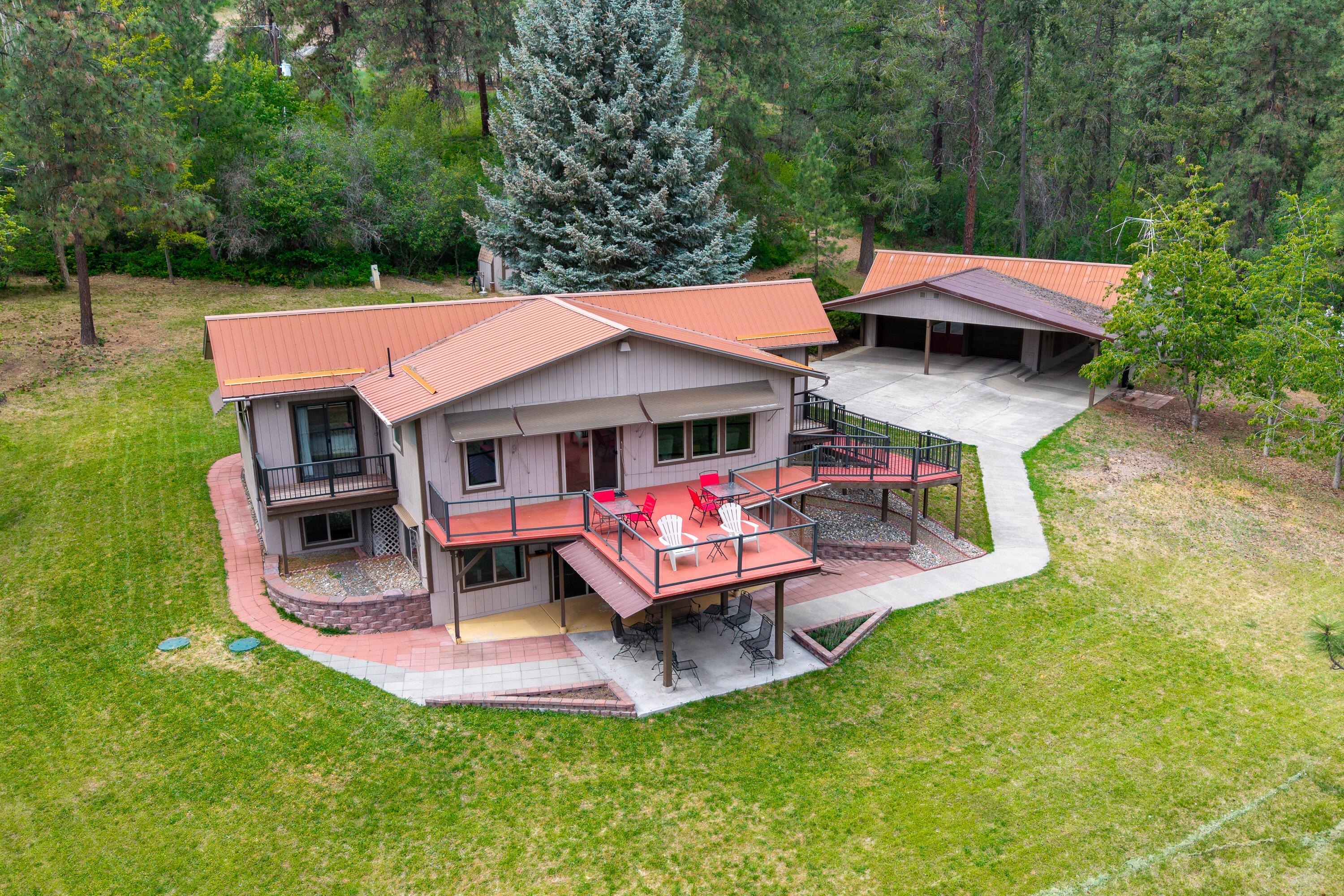 Single Family 4BR 3BA - 855 INCHELIUM Hwy, KETTLE FALLS, WA